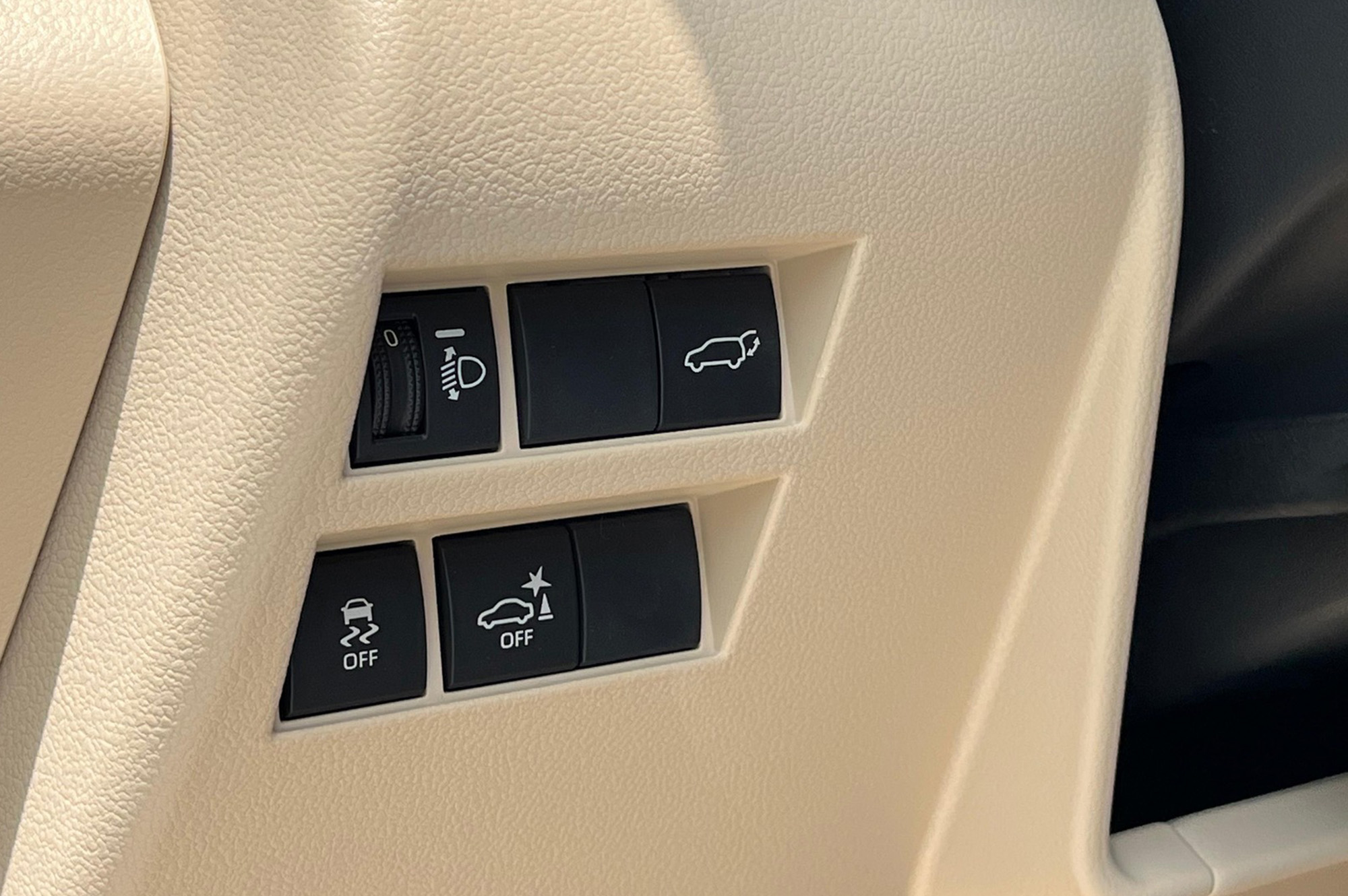 Thumbnail image of Toyota LC300 GXR 4L 2025