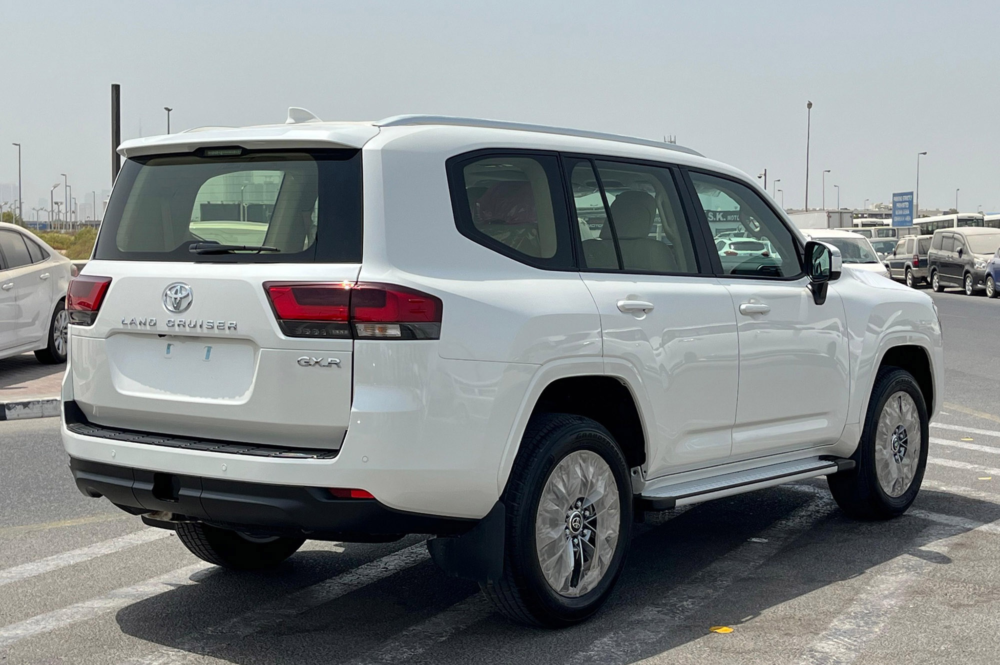 Thumbnail image of Toyota LC300 GXR 4L 2025