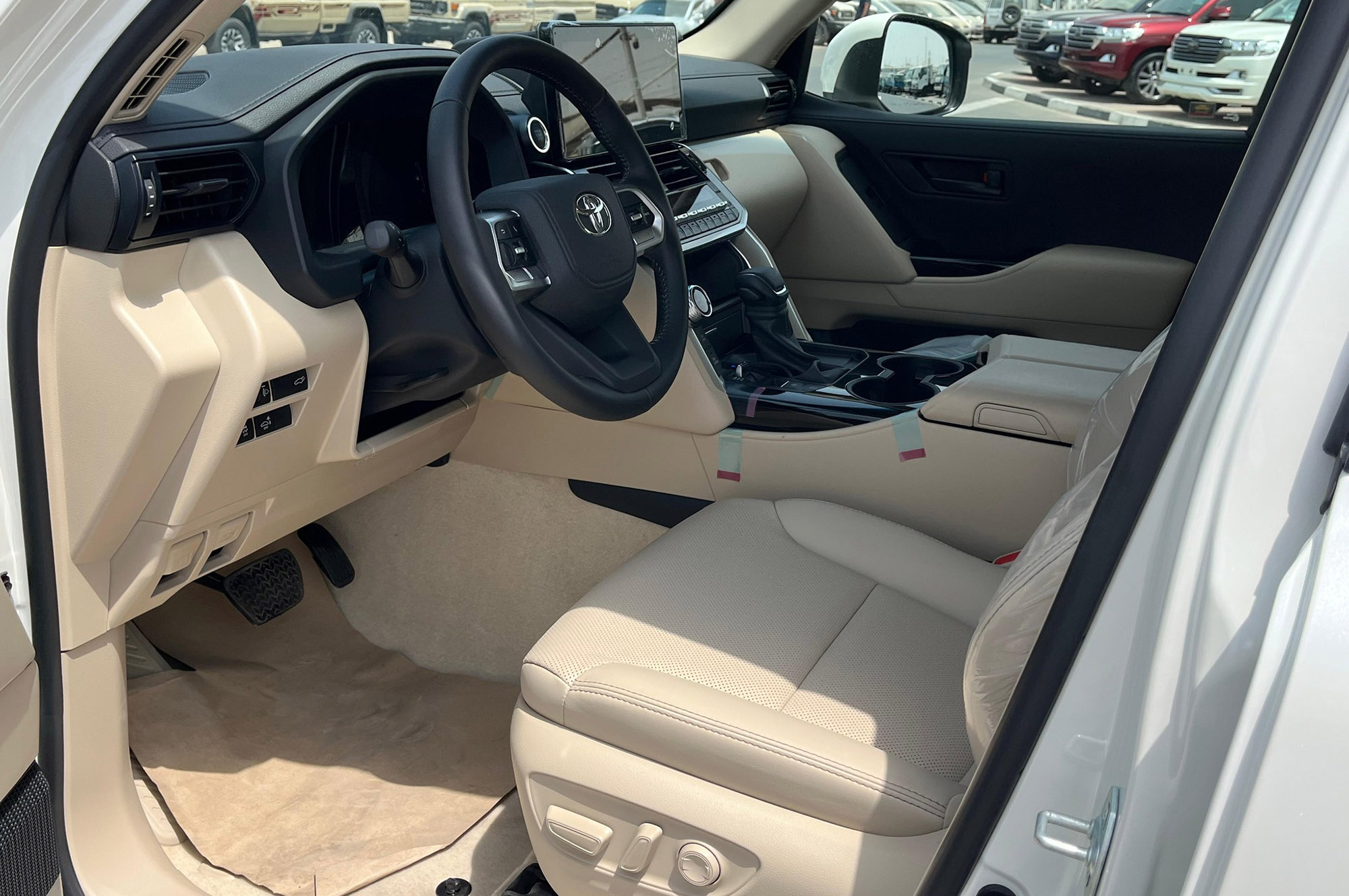 Thumbnail image of Toyota LC300 GXR 4L 2025