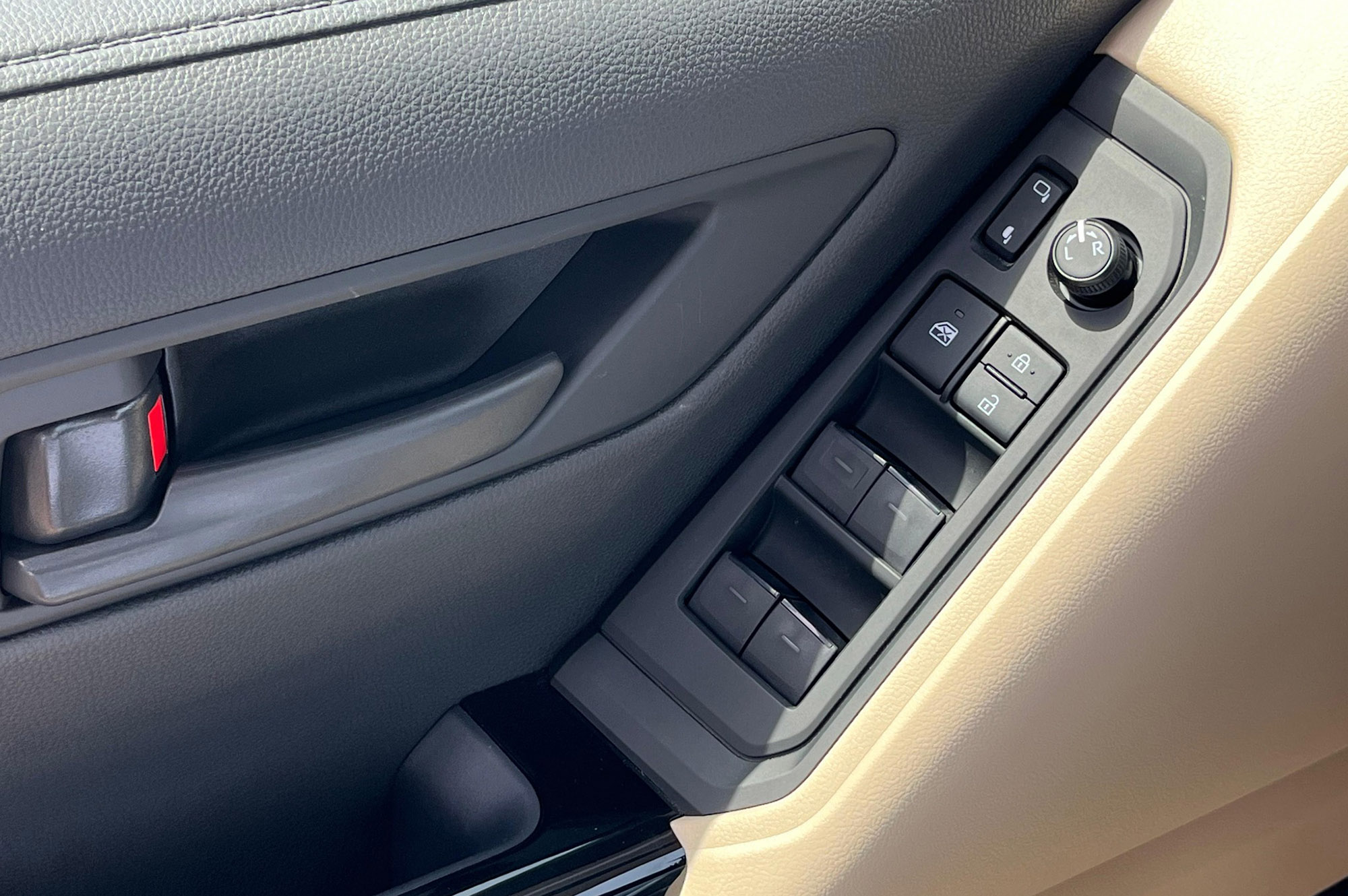 Thumbnail image of Toyota LC300 GXR 4L 2025