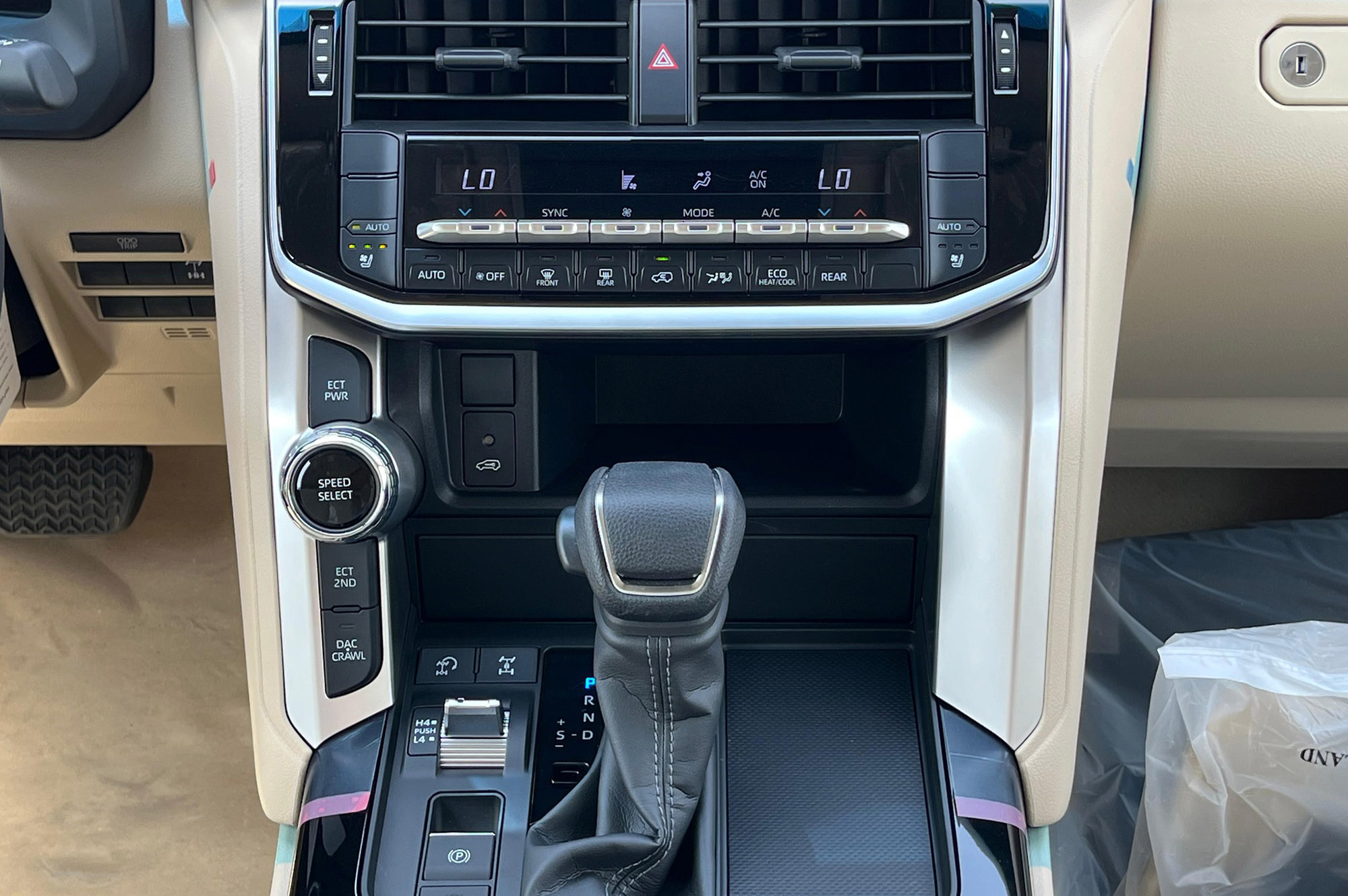 Thumbnail image of Toyota LC300 GXR 4L 2025