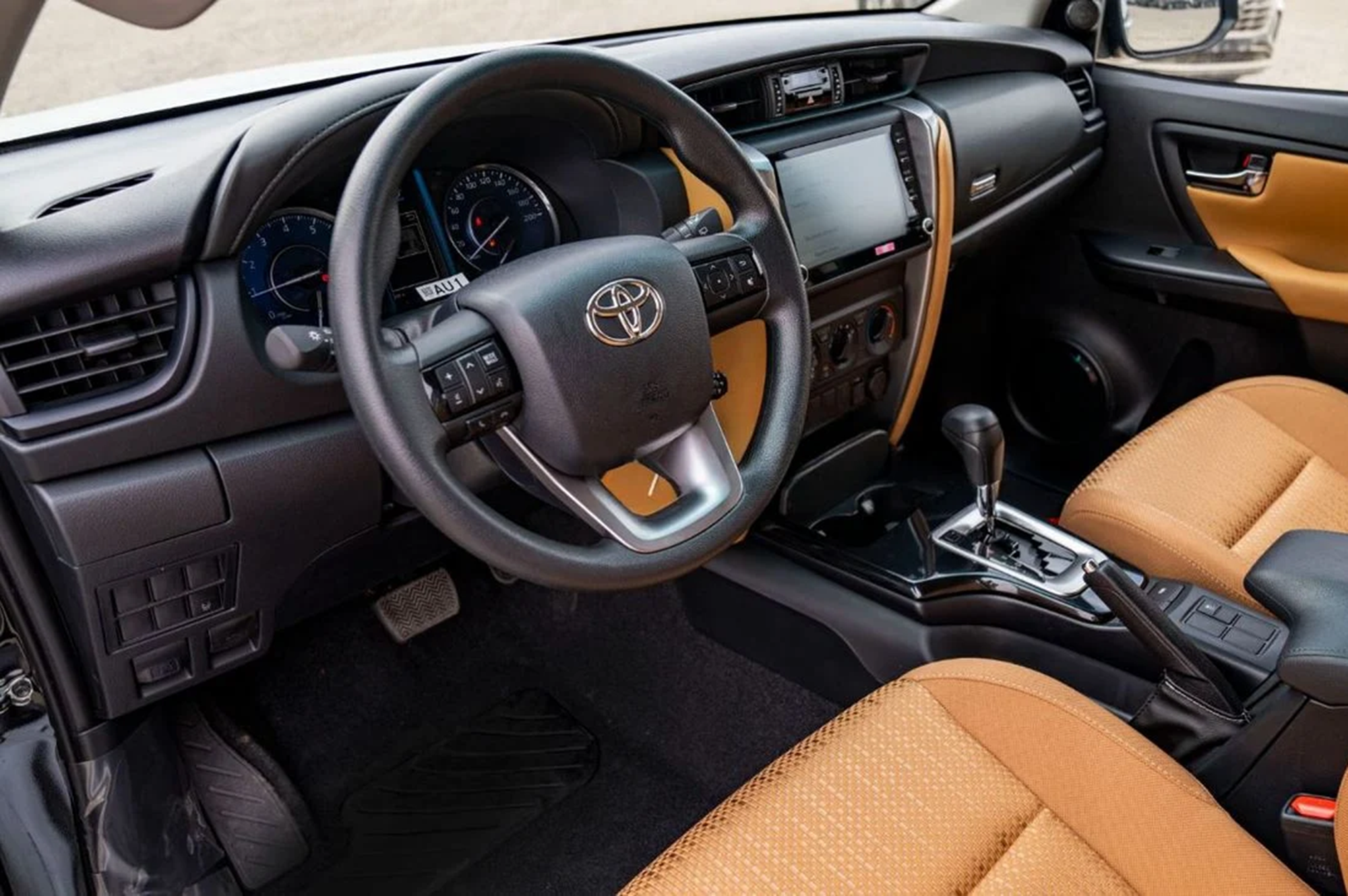 Thumbnail image of Toyota Fortuner 4x4 2.7L 2025