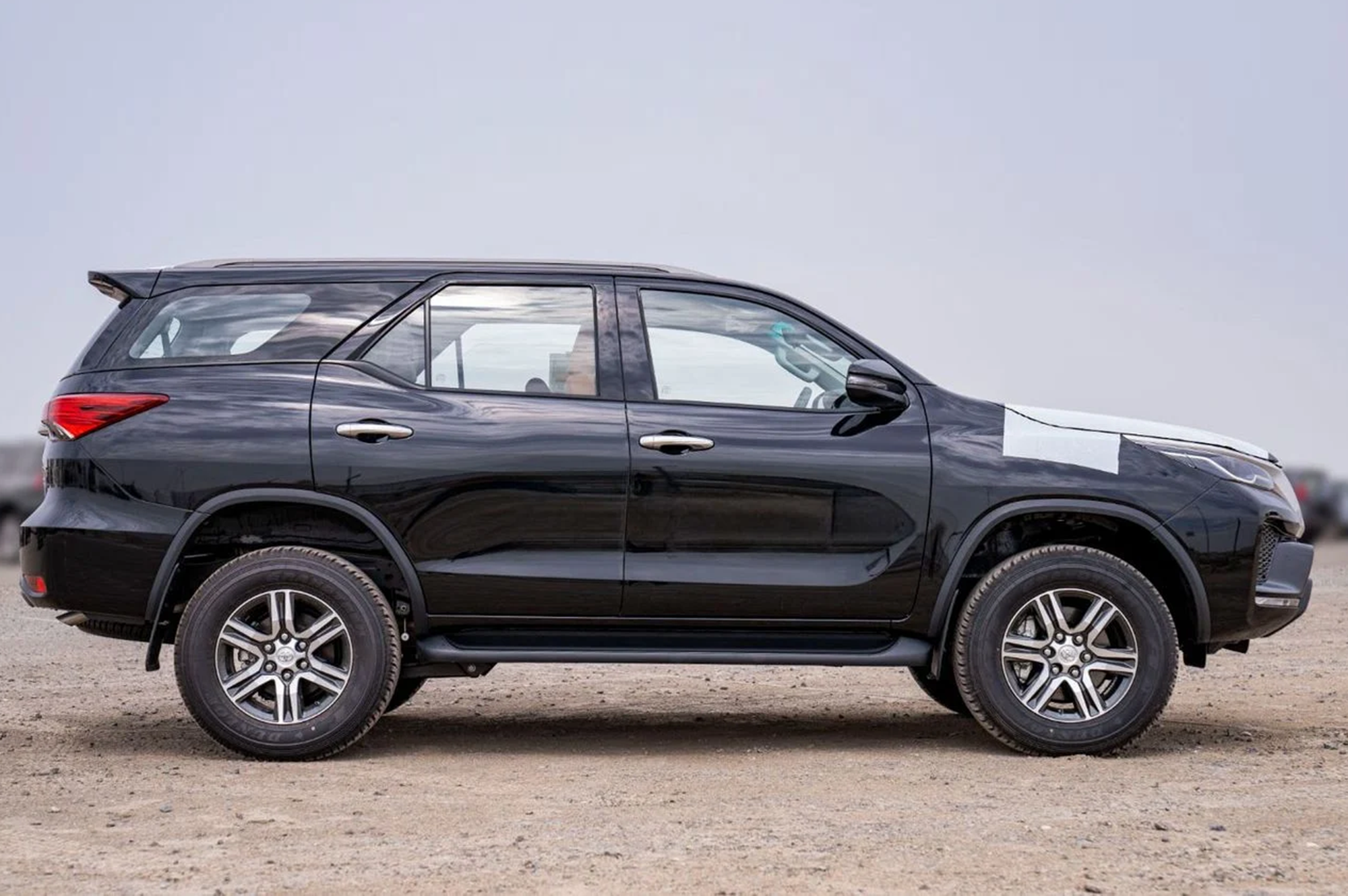 Thumbnail image of Toyota Fortuner 4x4 2.7L 2025