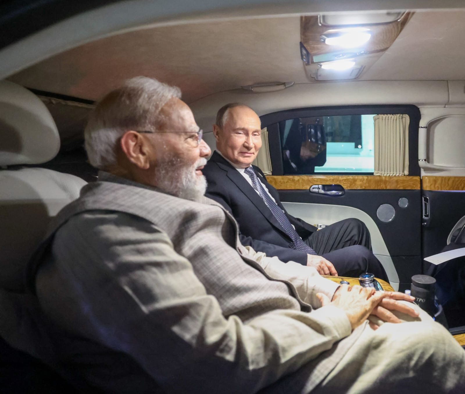 Ahead of the SCO Summit, Indian PM and Russian President Travel in the Same Car in Kyrgyzstan, Modi-Putin Bonding Again Draws Global Diplomatic Attention