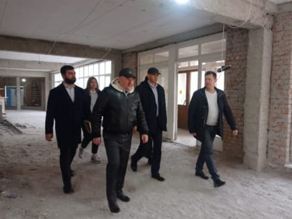 Партийный десант оценил строительство и капитальный ремонт образовательных учреждений Ессентуков
