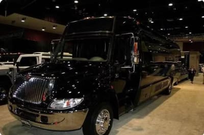 Top Nashville Party Bus Service | Luxury, Affordable & Fun – Grand Limousine