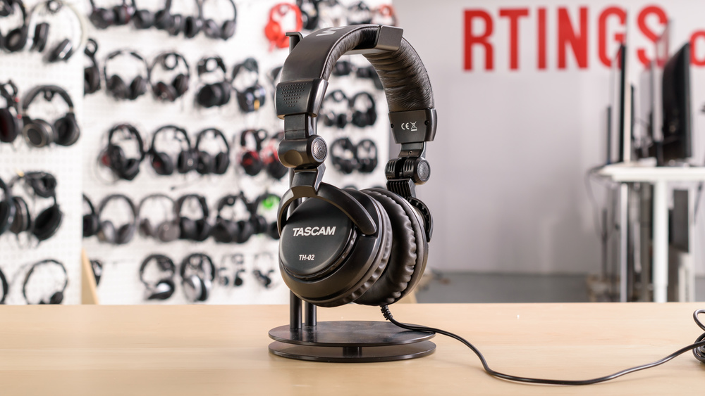 Review chi tiết tai nghe kiểm âm giá rẻ Tascam TH-02