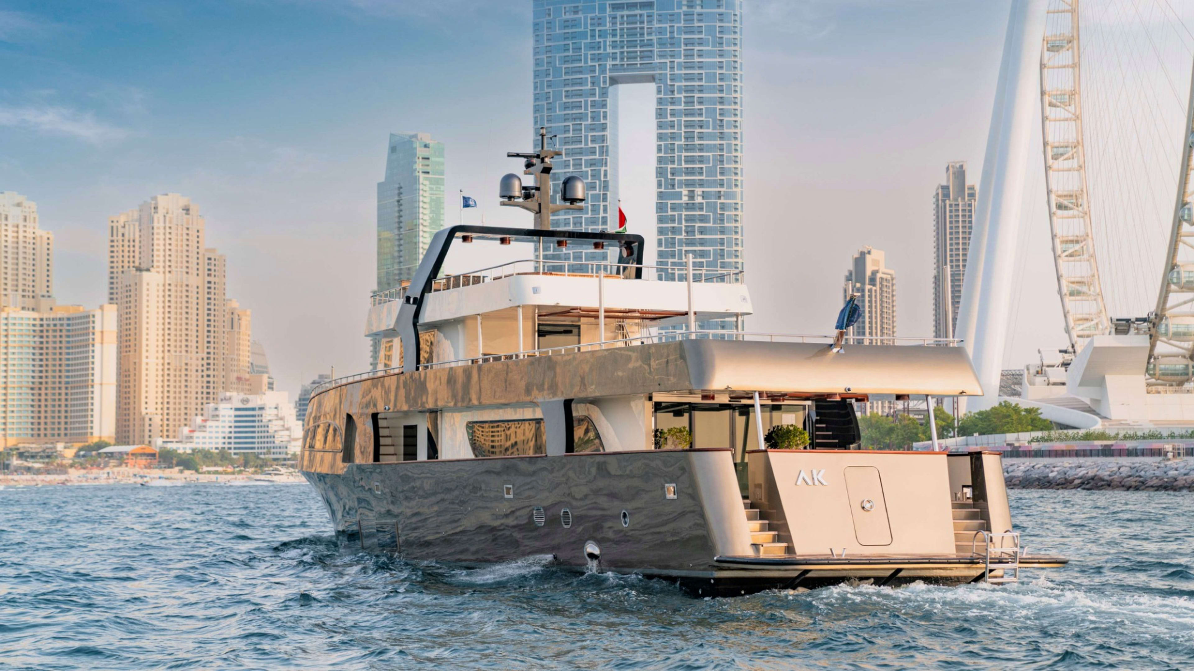 Yacht Sizes Explained – Which Yacht Should You Choose in Dubai?