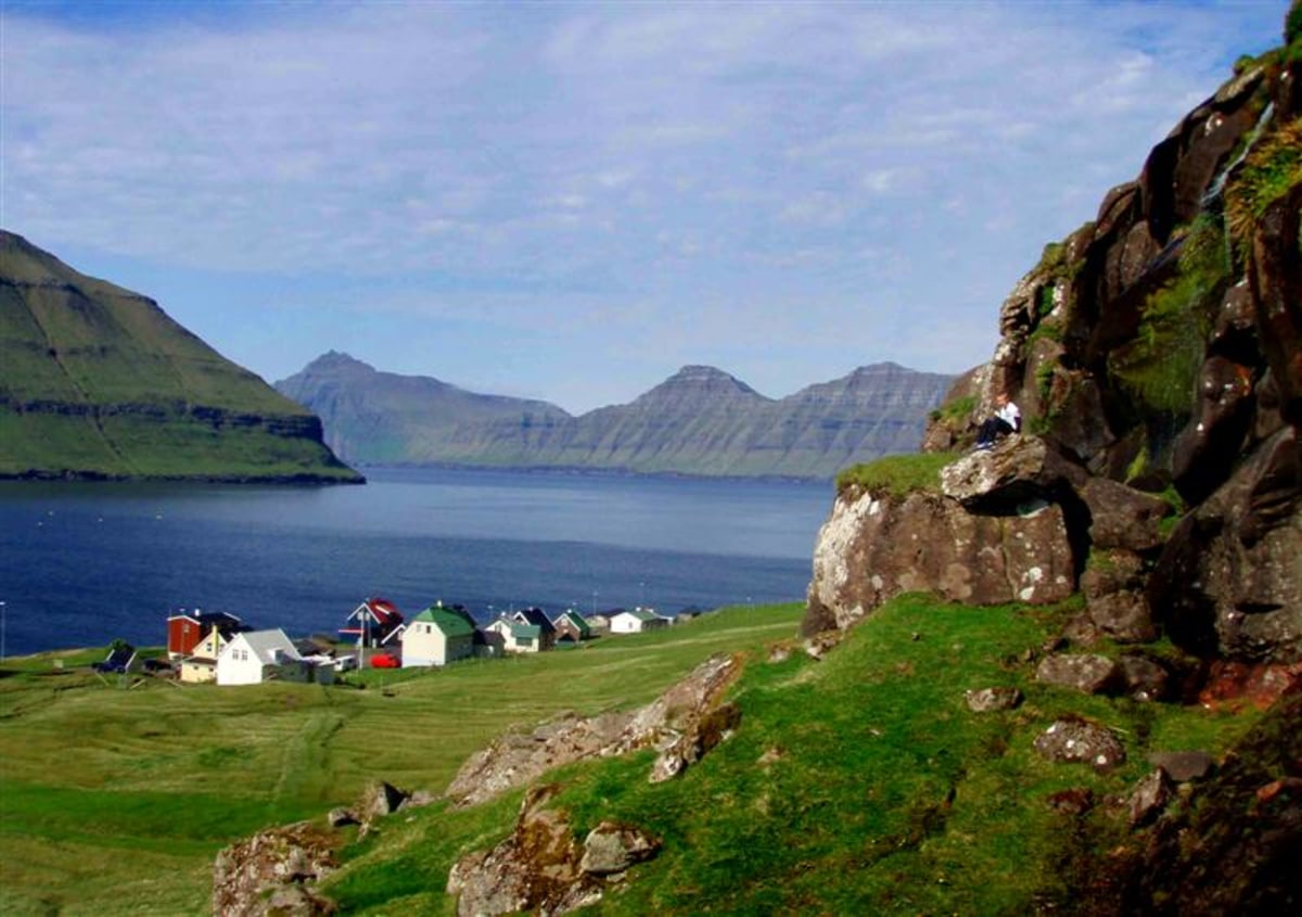 Admirez le panorama sur les Îles Féroé en vous lançant sur le sentier entre Hellurnar et Fuglafjordur, Îles Féroé