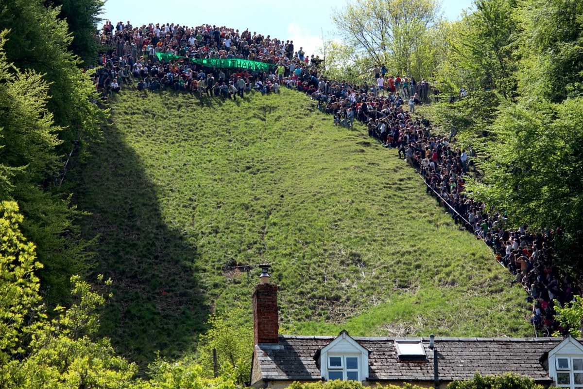 Cooper's Hill Cheese-Rolling, Angleterre