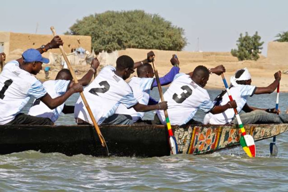 Course de pirogues à Djenné, Mali