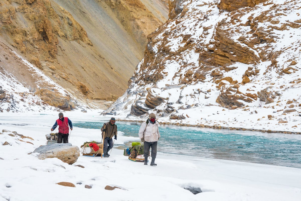 Engouffrez-vous pour un trek sur la rivière gelée du Zanskar, Inde