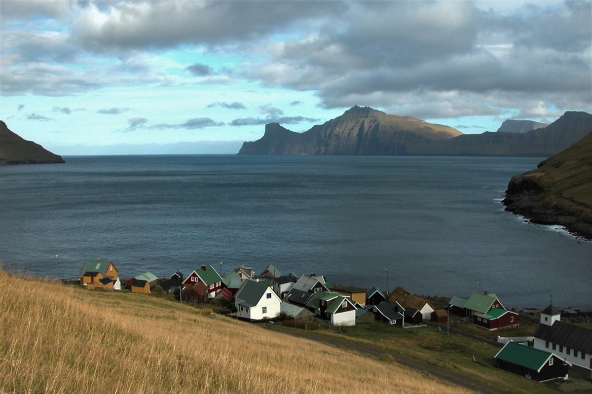 Empruntez le sentier qui sépare Elduvik et Oyndarfjordur pour profter d'une vue à couper le souffle, Îles Féroé