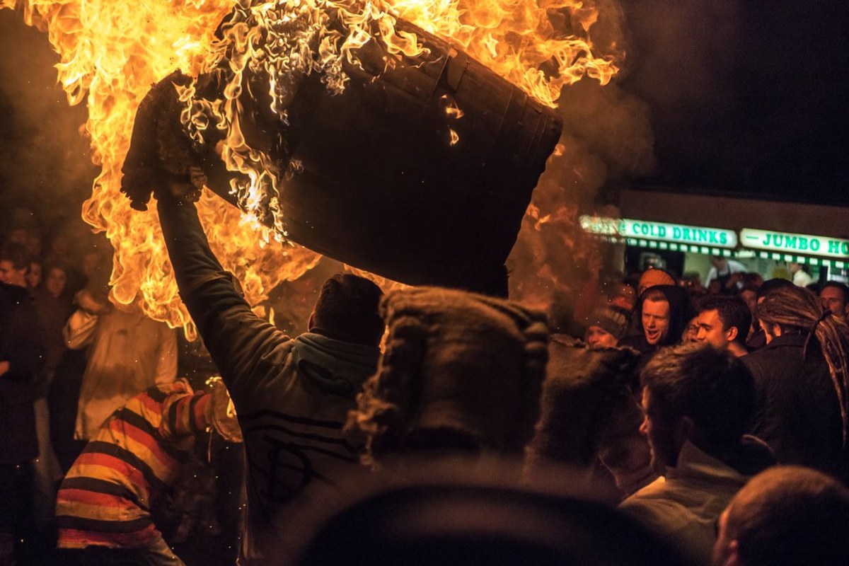 Tar Barrels, Angleterre