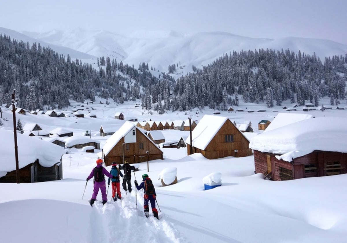Dévalez les pentes enneigées de Géorgie après une dépose heliski, Géorgie