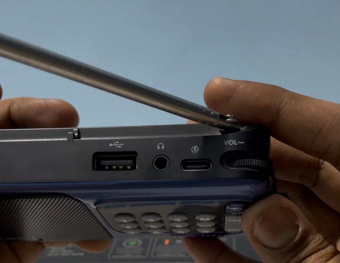 Amkette Pocket Mate Side View