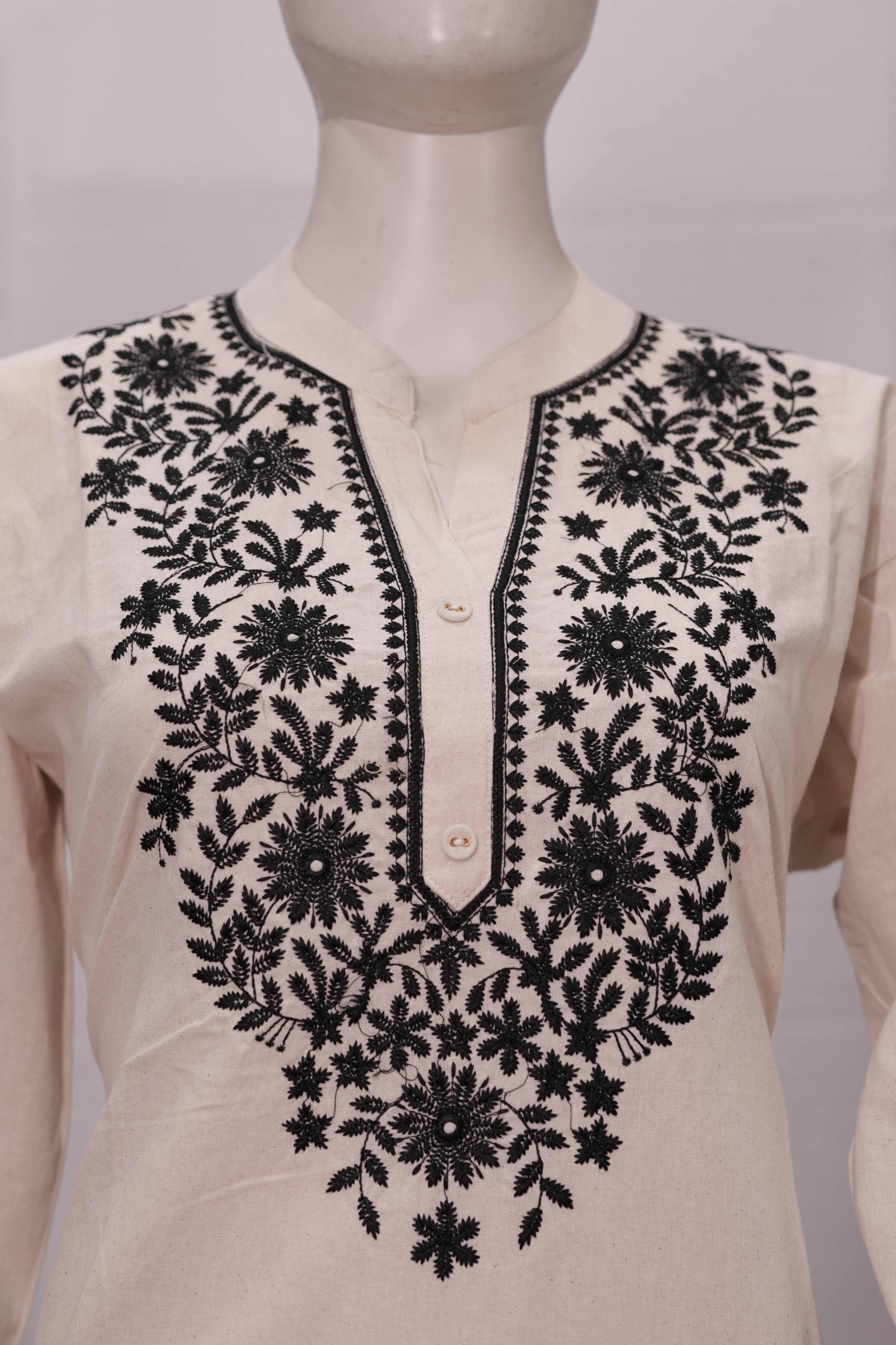 Chikankari Kurti thumbnail 3