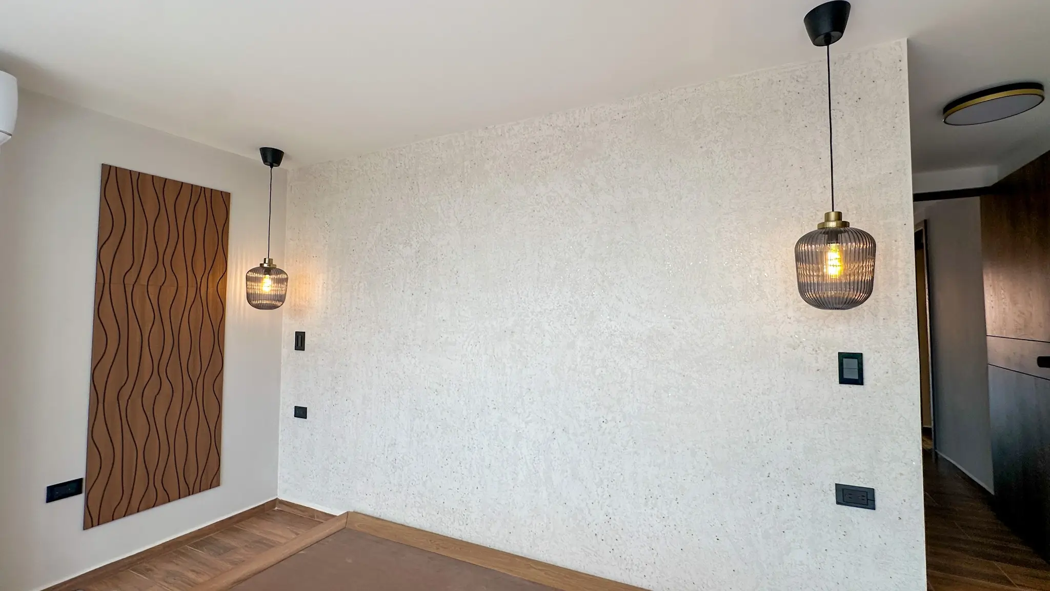 Muro con microcemento aplicado profesionalmente — Arkava Medellín