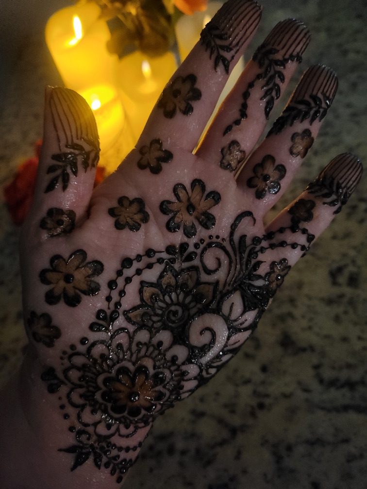 Henna design