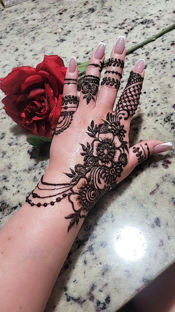 Henna design