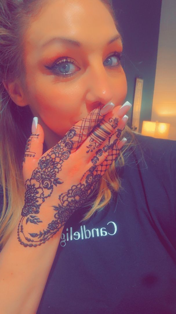 Henna design