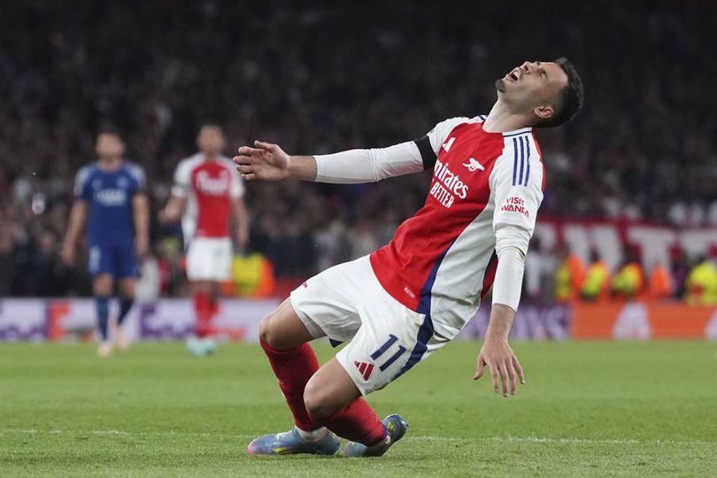 Ekspresi kekecewaan Gabriel Martinelli setelah gagal mencetak gol di laga Arsenal vs PSG di UCL 2024/25, Rabu (30/04/2025) Info Main Bola Prediksi Arsenal vs Bournemouth 3 Mei 2025