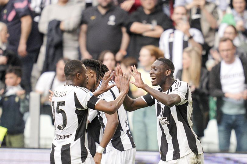 Selebrasi Randal Kolo Muani bersama pemain Juventus usai bobol gawang Monza Info Main Bola Juventus Bisa Amankan Tiket Liga Champions Akhir Pekan Ini, Ini Syaratnya!