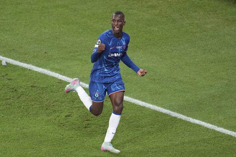 Selebrasi penyerang Chelsea, Nicolas Jackson usai membobol gawang Real Betis di final Liga Konferensi Eropa. info main bola Nicolas Jackson Bagus, Tapi Chelsea Butuh Penyerang Baru