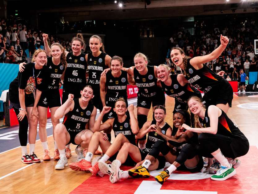 German womens basketball Team celebrating