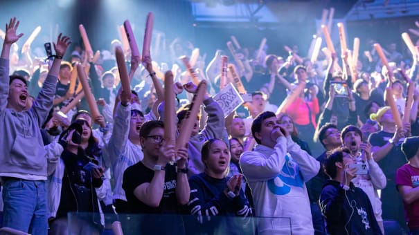 Despite Last-Minute Site Change, Riot Games Breaks Records With League of  Legends World Championship in Iceland