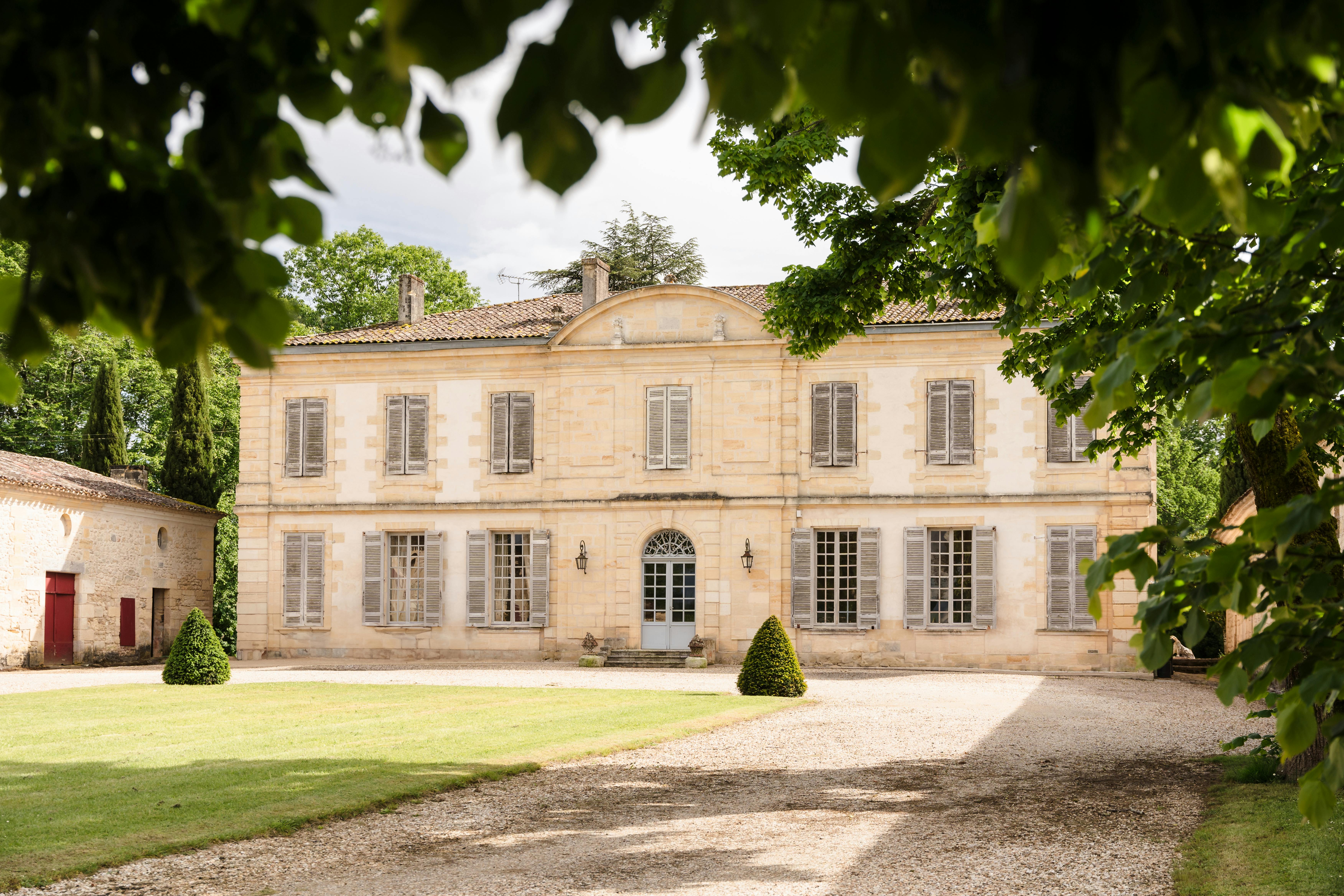 Luxury Rehab vs. Traditional Rehab: What’s the Difference and Is It Worth It?