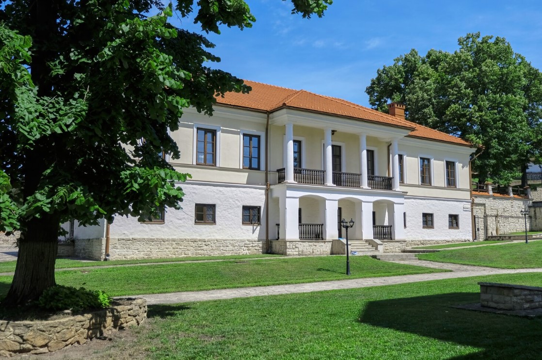 Whispering Oaks Lodge