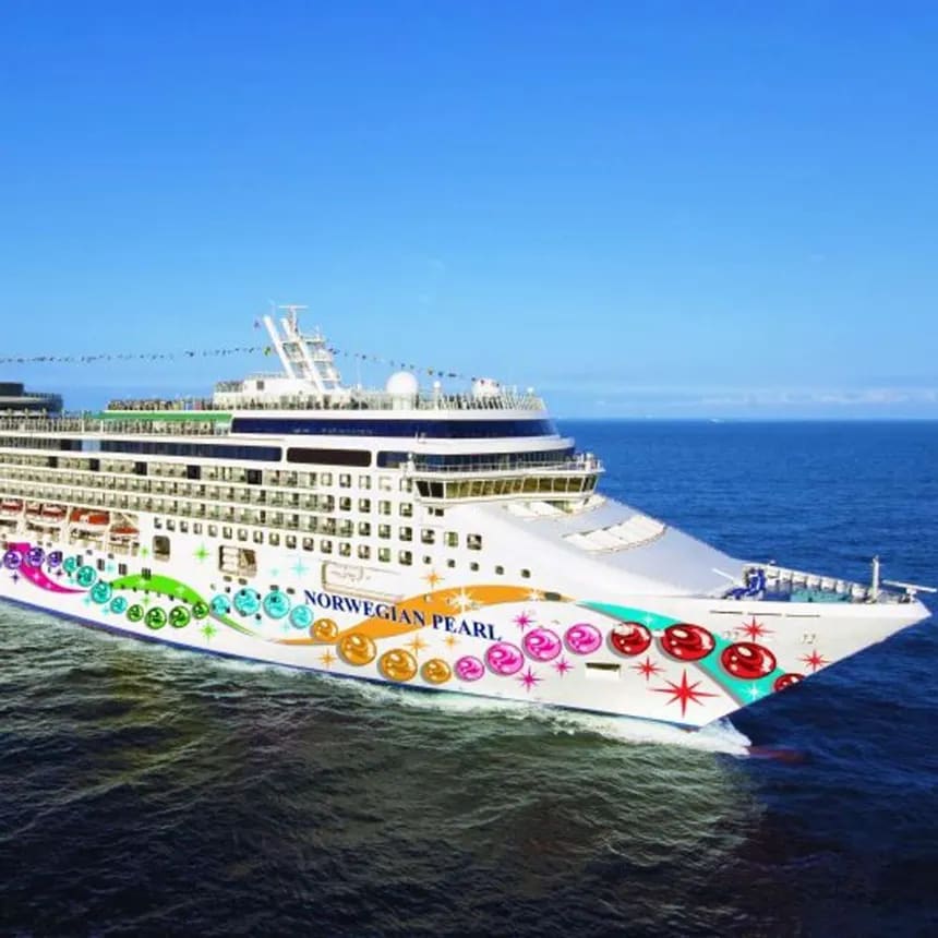 Norwegian Pearl at sea