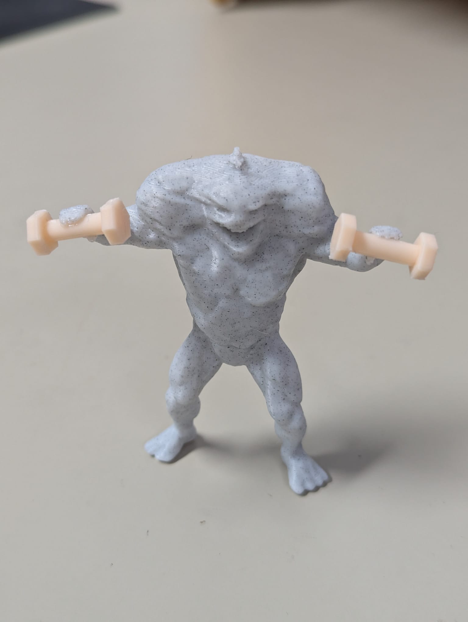 細隻(~高5.1cm，~闊5.2cm)