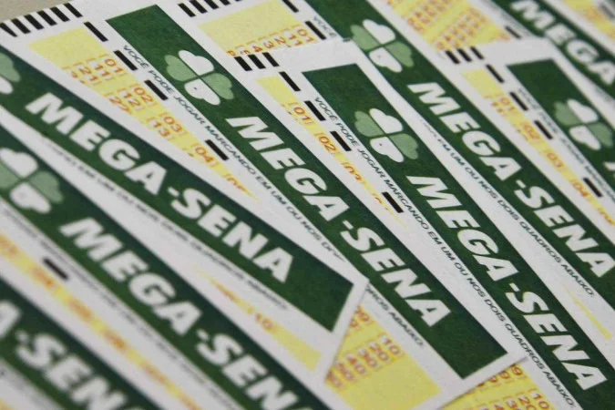 Dono de lotérica onde foi registrado bolão que ganhou R$ 51 milhões da Mega-Sena diz que ficou emocionado ao saber do resultado: 'Muito alegre'