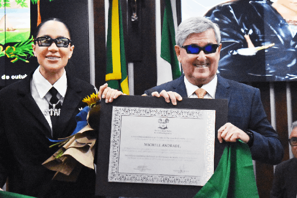Assembleia concede título de Cidadã Norte-Rio-Grandense a Michele Andrade