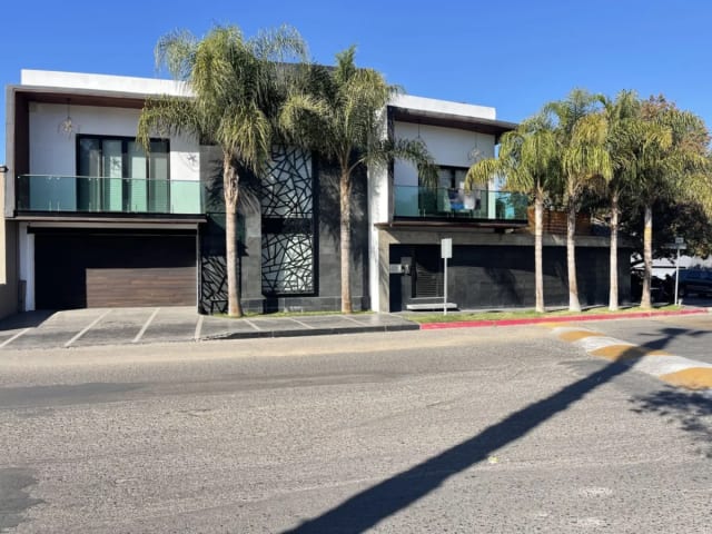 House for sale in Lomas de Agua Caliente, photo 1 of 38
