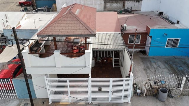 House for sale in Las Américas, photo 1 of 19