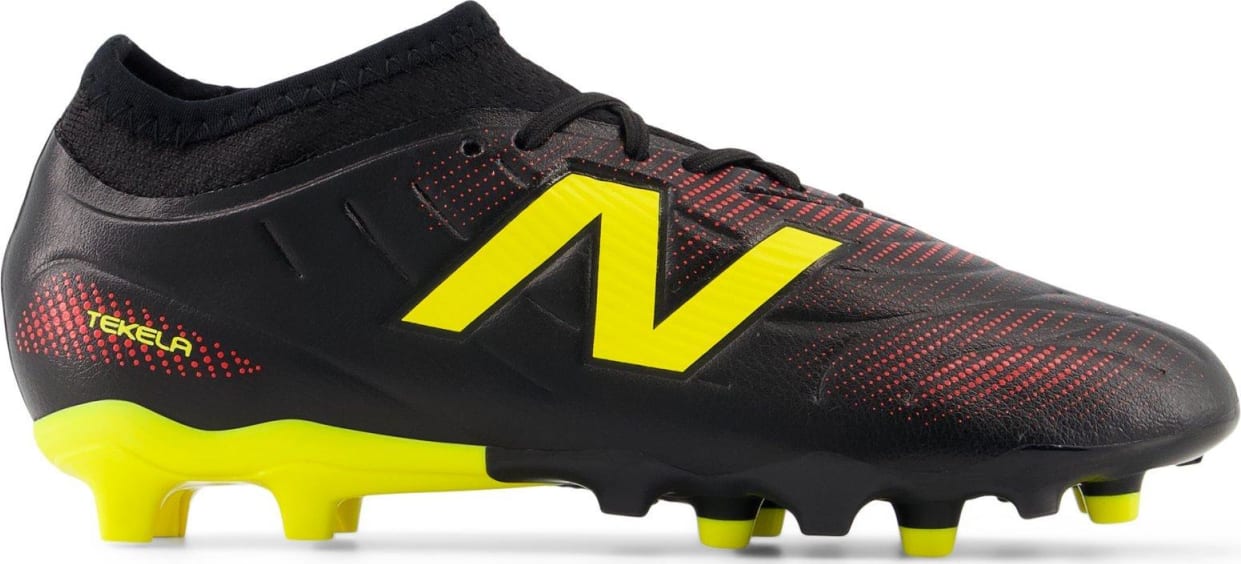 Kids' New Balance Tekela Team Low Jr V6 Molded Soccer Cleats