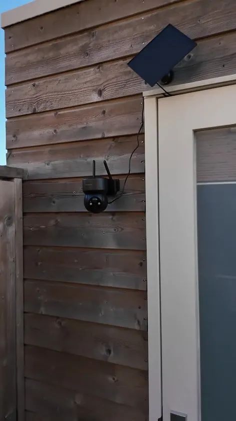 Protectly® Beveiligingscamera Draadloos Buiten – 3K Ultra HD - Camerabewaking - Bewakingscamera Voor Buiten - Buitencamera - Buiten Camera Met Nachtzicht - Oplaadbaar - Met WiFi en APP - Incl. 64GB SD - Incl. Zonnepaneel - Zwart - afbeelding 3