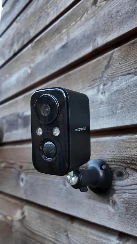 Protectly® Beveiligingscamera Draadloos Buiten – 2K HD 3MP - Bewakingscamera Voor Buiten - Buitencamera - Buiten Camera Met Nachtzicht - Security Camera - Oplaadbaar - Met WiFi en APP - Incl. 64GB SD - Zonnepaneel Optioneel - Zwart - afbeelding 3