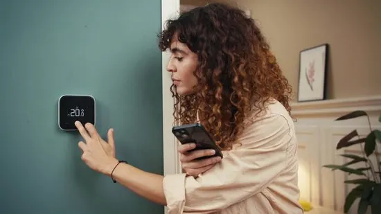 tado° Slimme Thermostaat X Bundel - Starterskit - Smart Thermostaat - incl. Matter Bridge & 5 Radiatorknoppen- Bedrade variant - werkt met Google Home, Alexa & Apple Homekit - Zwart/Wit - afbeelding 2