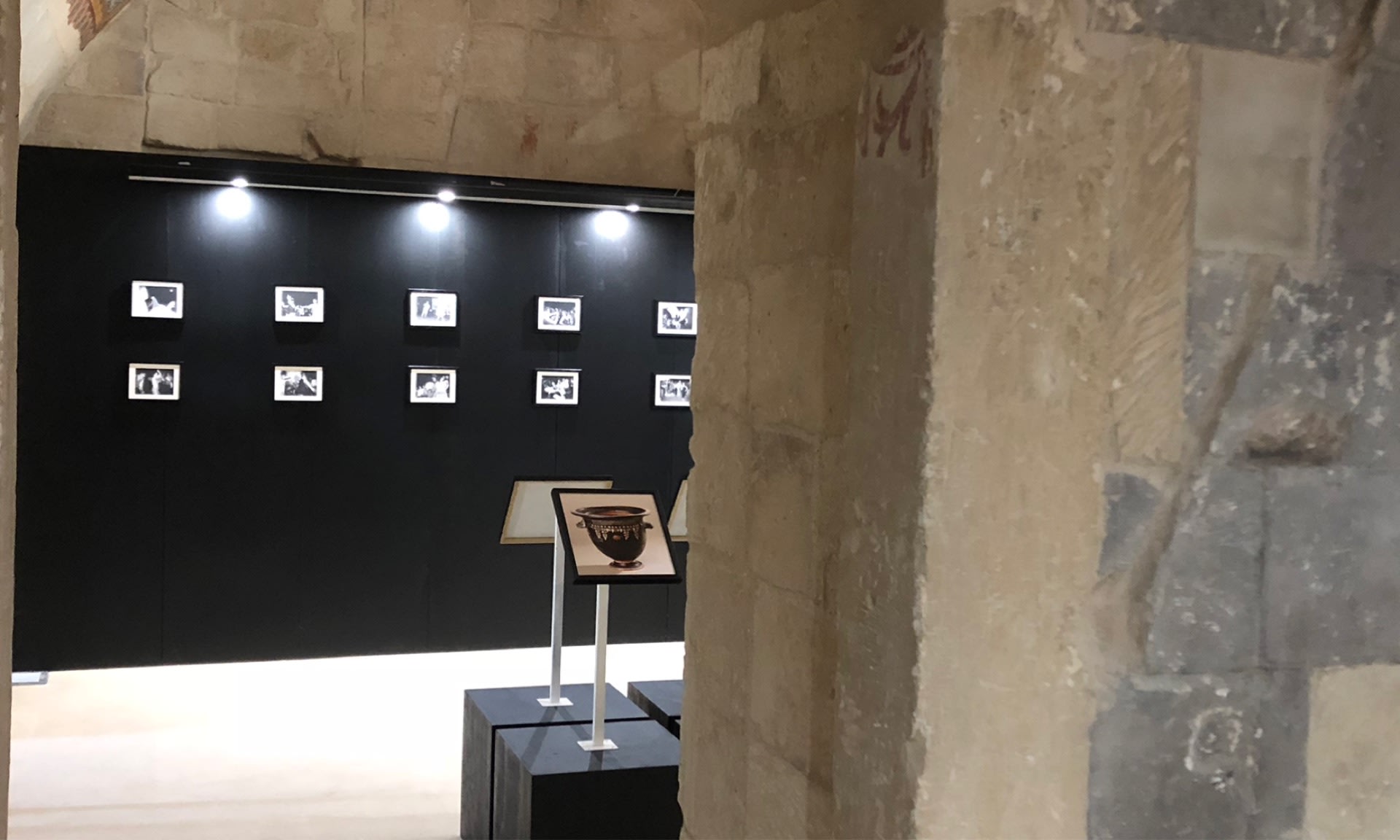 Menadi Danzanti — SUGGESTIONI VISIVE TRA ANTICO E CONTEMPORANEO