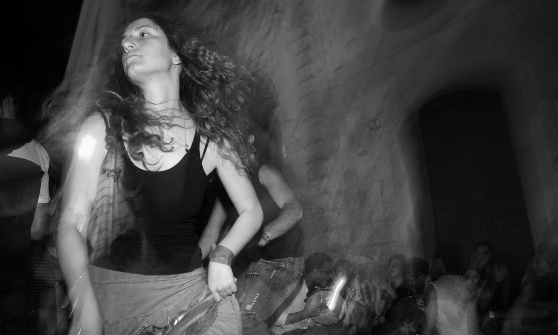 Menadi Danzanti — SUGGESTIONI VISIVE TRA ANTICO E CONTEMPORANEO