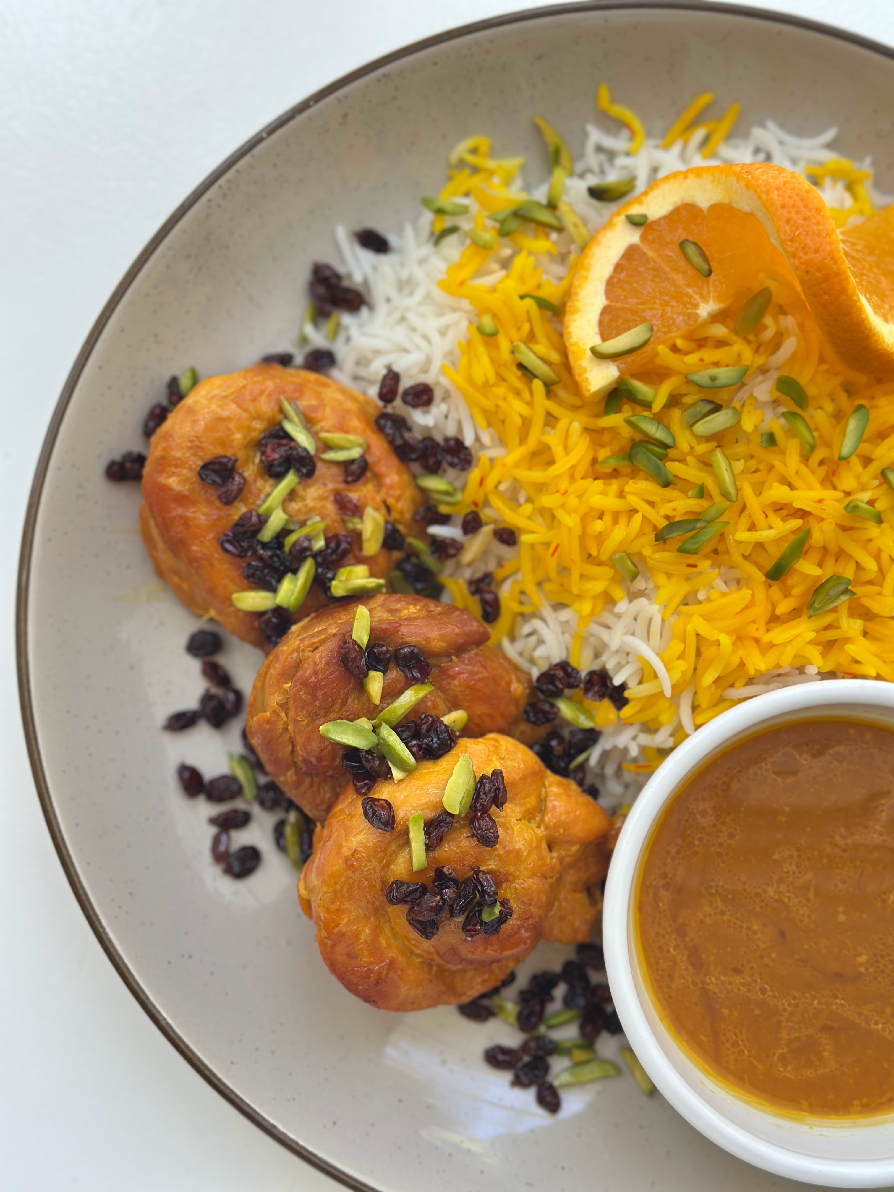 Morgh Porteghali — Persian rice dish