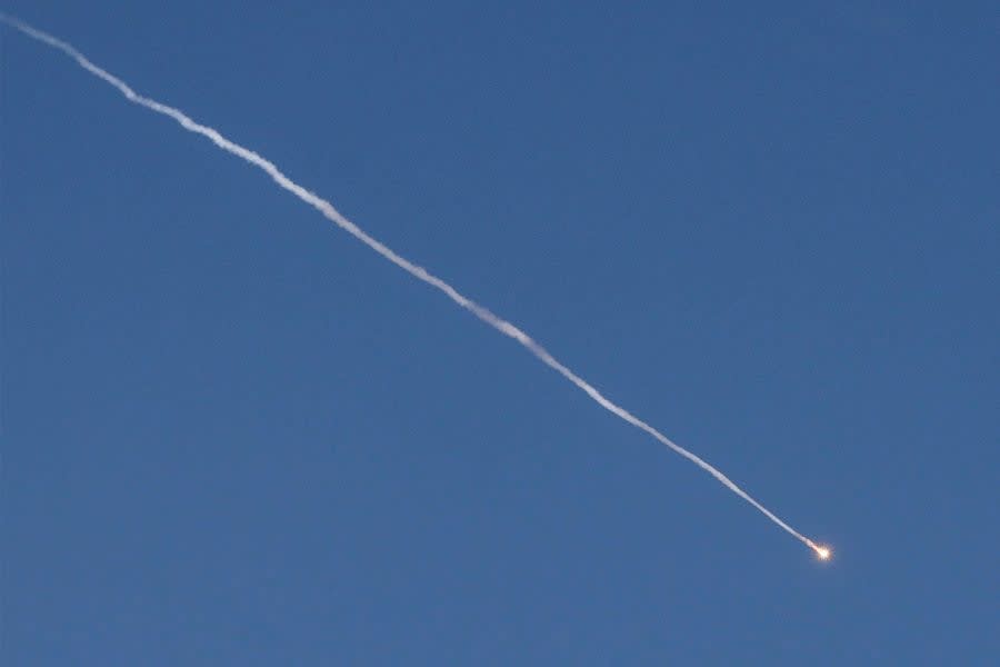 Des habitants fuient alors que des missiles iraniens frappent des villes paisibles du Golfe.