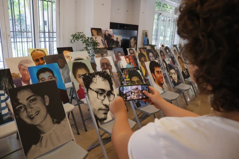 « Disparus sans laisser de traces » : Amnesty International appelle à une feuille de route de l'ONU pour faire la lumière sur le sort des disparus et protéger leurs familles. « Disparus sans laisser de traces » : Amnesty International appelle à une feuille de route de l'ONU pour faire la lumière sur le sort des disparus et protéger leurs familles.