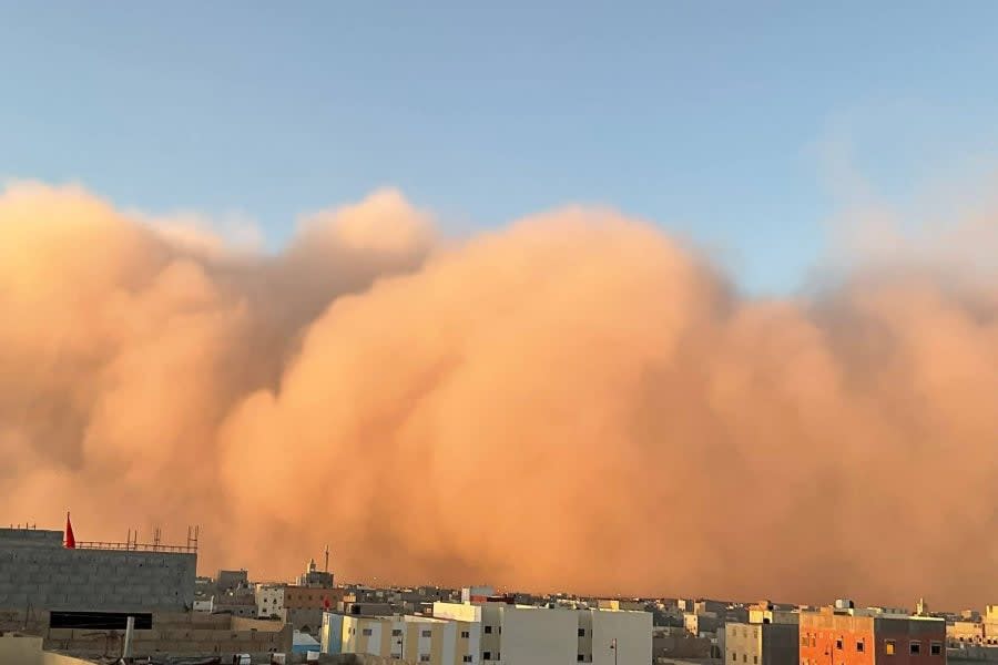 Un nuage de poussière se propage sur le sud et le centre du Maroc, réduisant la visibilité à Smara.