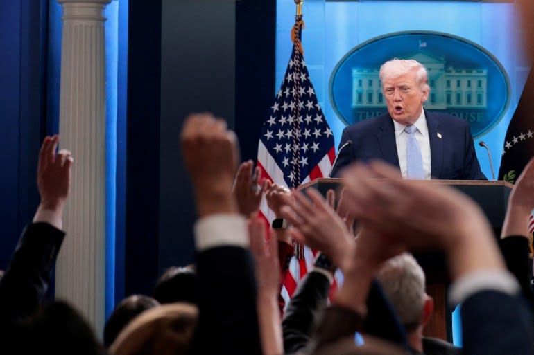 Qui raconte l'histoire à Washington ? Trump en confrontation ouverte avec les médias.