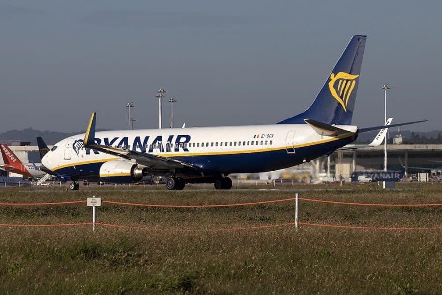 Un homme a failli être aspiré par une fenêtre détachée d'un vol Ryanair.